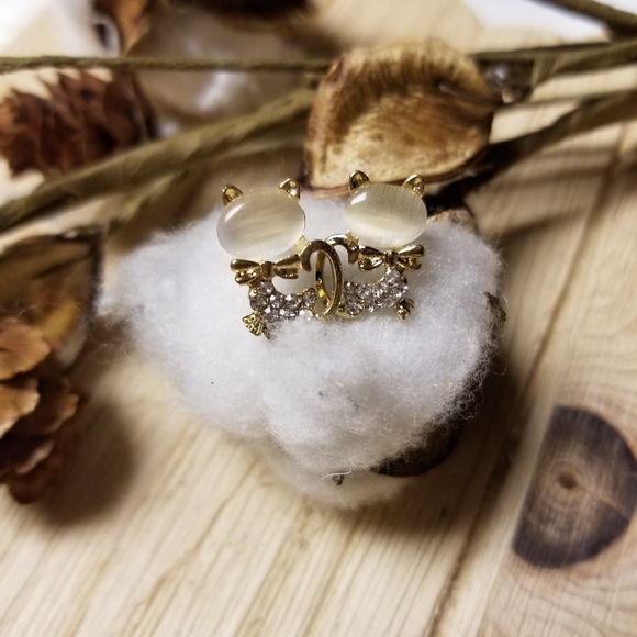 💥💥HOST PICK💥💥🐱🐈Very Cute Cat earrings with CZ's in CREAM 🐱🐈 - Picture 6 of 11